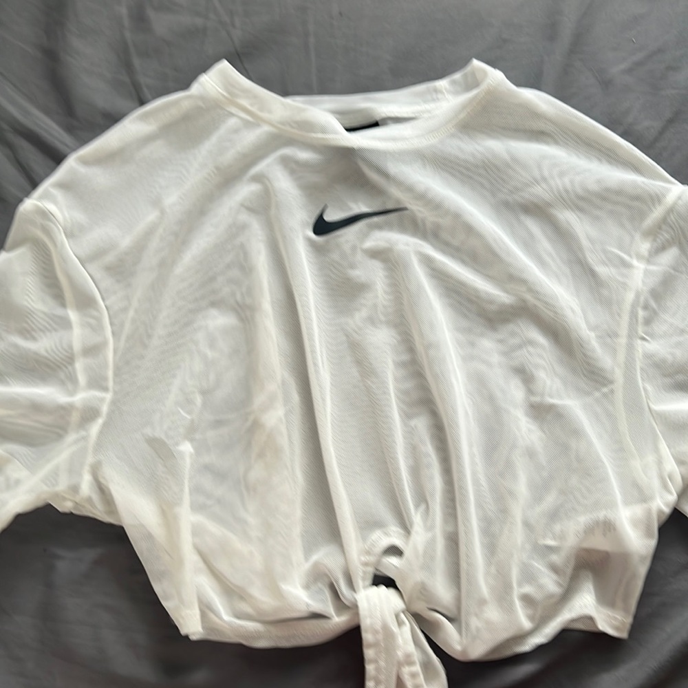 White Nike workout top cropped